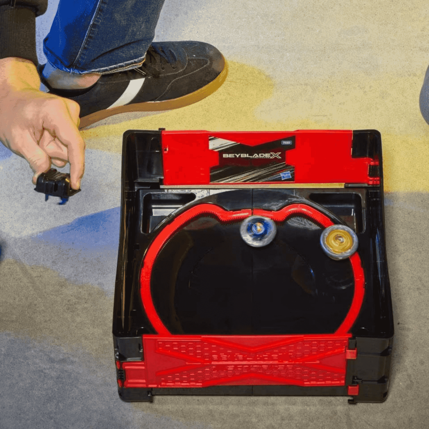 Arena De Batalla X Plegable Con 6 Trompos Giroscópicos Y 2 Lanzadores – Juguete Portátil Con Asa Para Niños 6+